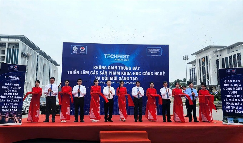 Khai trương gian hàng trưng bày sản phẩm đổi mới sáng tạo tại Techfest Cao Bằng năm 2024